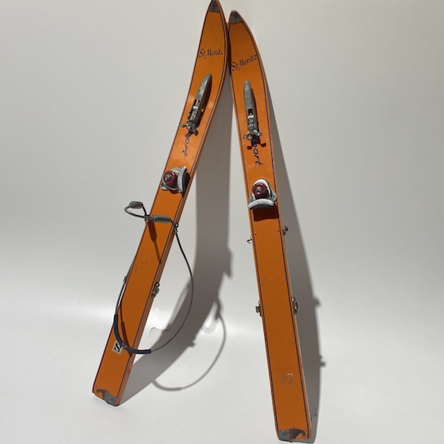 SKIS, Pair Orange 'St Moritz' (ex small)